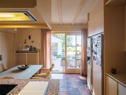 Zelden komt een ligging als deze op de markt. Deze karaktervolle villa in Kluisbergen combineert ca. 260 m² woonruimte met een perceel van maar liefs...