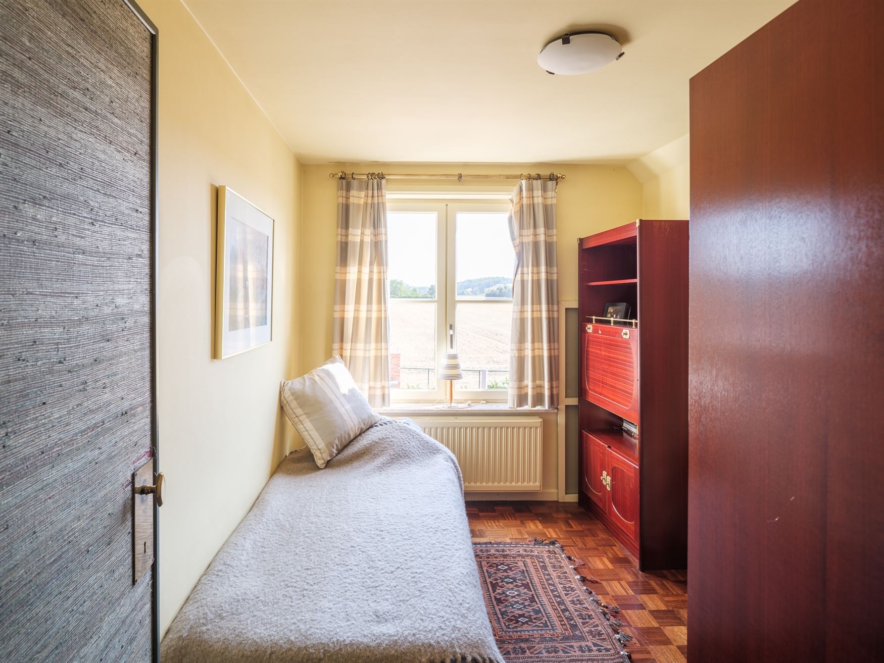 Zelden komt een ligging als deze op de markt. Deze karaktervolle villa in Kluisbergen combineert ca. 260 m² woonruimte met een perceel van maar liefs...