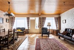 Twee woningen, één gezamenlijk renovatieproject en vooral heel wat mogelijkheden. Deze twee aanpalende eigendommen worden samen verkocht en bieden d...
