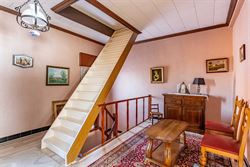 Twee woningen, één gezamenlijk renovatieproject en vooral heel wat mogelijkheden. Deze twee aanpalende eigendommen worden samen verkocht en bieden d...