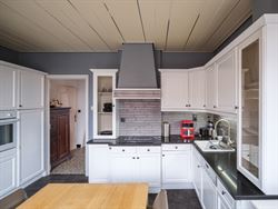 Deze voormalige woning van Lucien Buysse - Tour de France winnaar 1926 - heeft maar liefst 542 m² bewoonbare oppervlakte op een perceel van 1.373 m²...