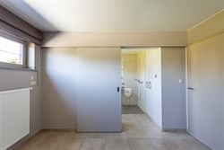 Landelijk wonen, veel licht en volledige privacy. Deze open bebouwing in Lochristi biedt 207 m² woonruimte op een mooi perceel van bijna 800 m². Een...