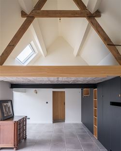 Deze voormalige woning van Lucien Buysse - Tour de France winnaar 1926 - heeft maar liefst 542 m² bewoonbare oppervlakte op een perceel van 1.373 m²...