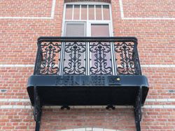 Deze voormalige woning van Lucien Buysse - Tour de France winnaar 1926 - heeft maar liefst 542 m² bewoonbare oppervlakte op een perceel van 1.373 m²...