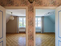 Wonen op een eiland van groen, tussen de Leie en de meersen, en toch vlak bij Gent. Deze karaktervolle woning ligt in een doodlopend straatje in de As...