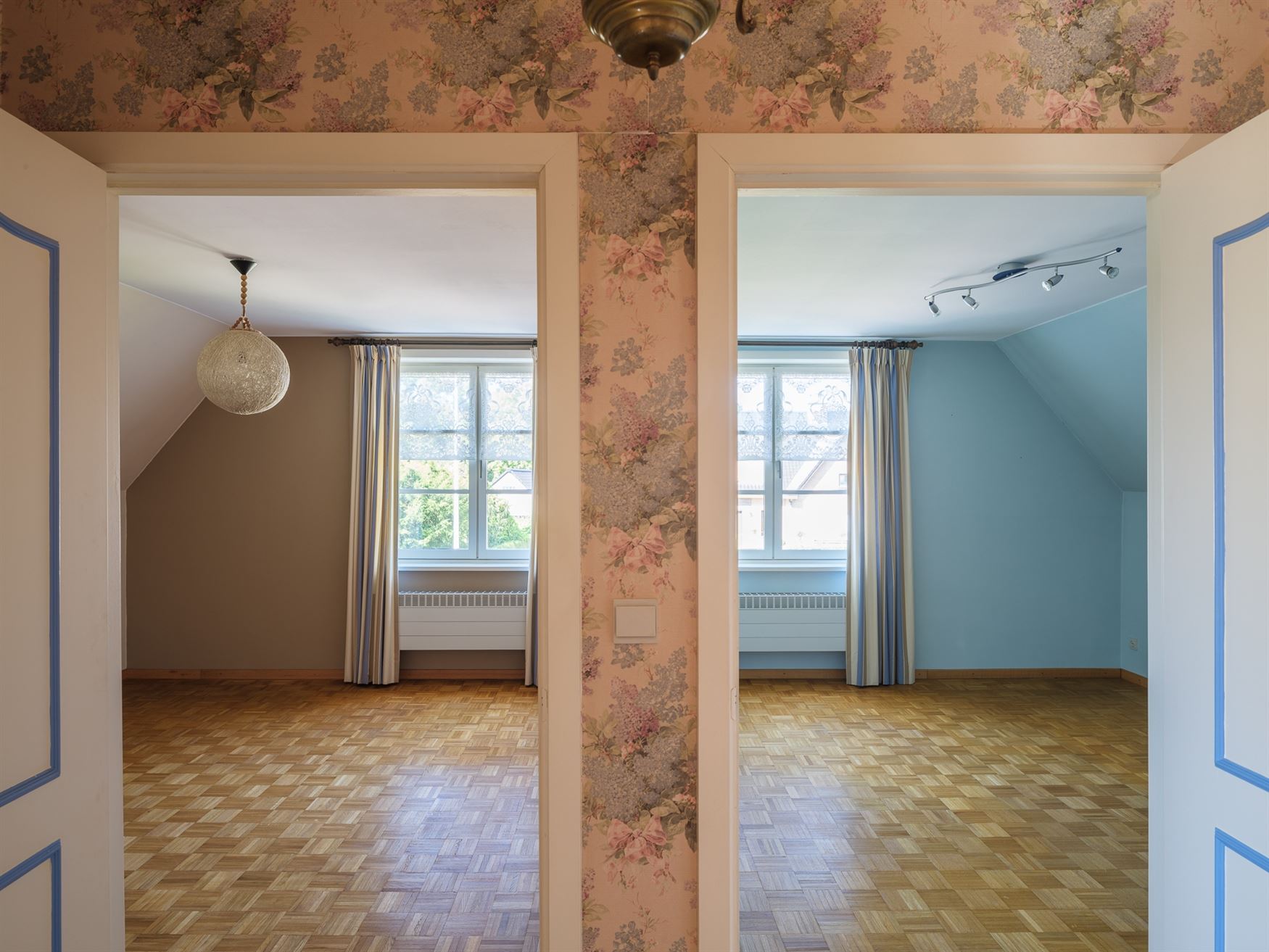 Wonen op een eiland van groen, tussen de Leie en de meersen, en toch vlak bij Gent. Deze karaktervolle woning ligt in een doodlopend straatje in de As...