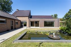 Landelijk wonen, veel licht en volledige privacy. Deze open bebouwing in Lochristi biedt 207 m² woonruimte op een mooi perceel van bijna 800 m². Een...