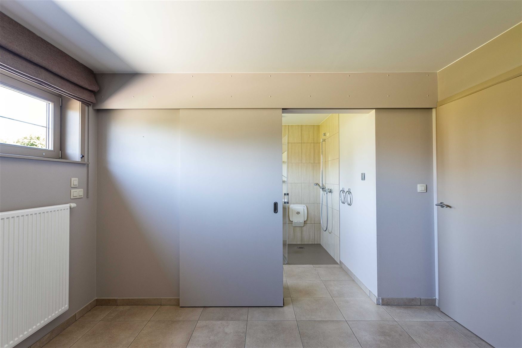 Landelijk wonen, veel licht en volledige privacy. Deze open bebouwing in Lochristi biedt 207 m² woonruimte op een mooi perceel van bijna 800 m². Een...