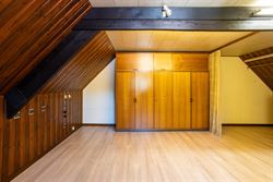 Landelijk wonen, veel licht en volledige privacy. Deze open bebouwing in Lochristi biedt 207 m² woonruimte op een mooi perceel van bijna 800 m². Een...