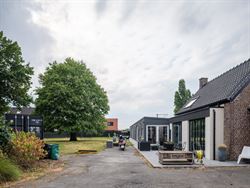 Deze voormalige woning van Lucien Buysse - Tour de France winnaar 1926 - heeft maar liefst 542 m² bewoonbare oppervlakte op een perceel van 1.373 m²...