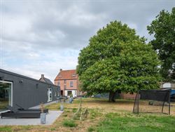 Deze voormalige woning van Lucien Buysse - Tour de France winnaar 1926 - heeft maar liefst 542 m² bewoonbare oppervlakte op een perceel van 1.373 m²...