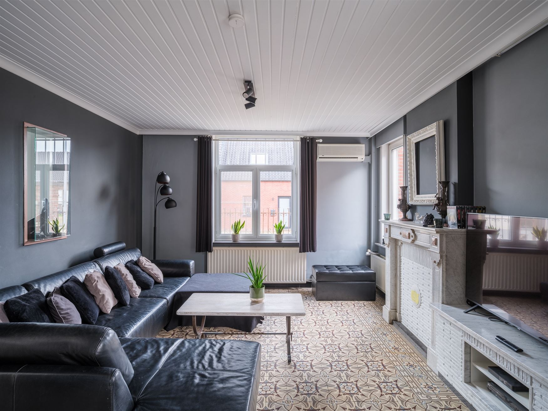 Deze voormalige woning van Lucien Buysse - Tour de France winnaar 1926 - heeft maar liefst 542 m² bewoonbare oppervlakte op een perceel van 1.373 m²...