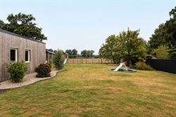 Een vrijstaande woning op 1.200 m², midden in een landelijke omgeving. Deze bungalow ligt in een kleinschalige cluster van acht woningen en biedt voo...