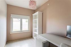 Een vrijstaande woning op 1.200 m², midden in een landelijke omgeving. Deze bungalow ligt in een kleinschalige cluster van acht woningen en biedt voo...