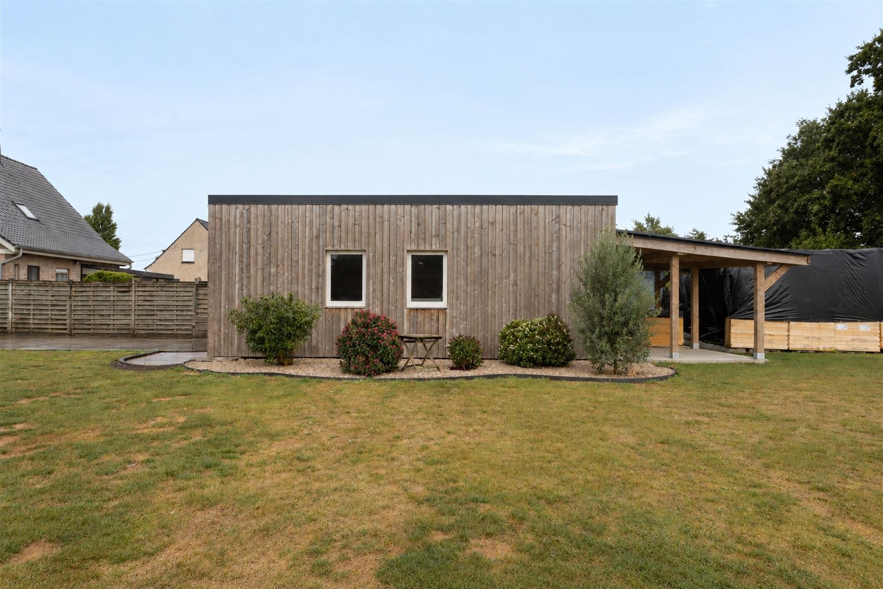 Een vrijstaande woning op 1.200 m², midden in een landelijke omgeving. Deze bungalow ligt in een kleinschalige cluster van acht woningen en biedt voo...