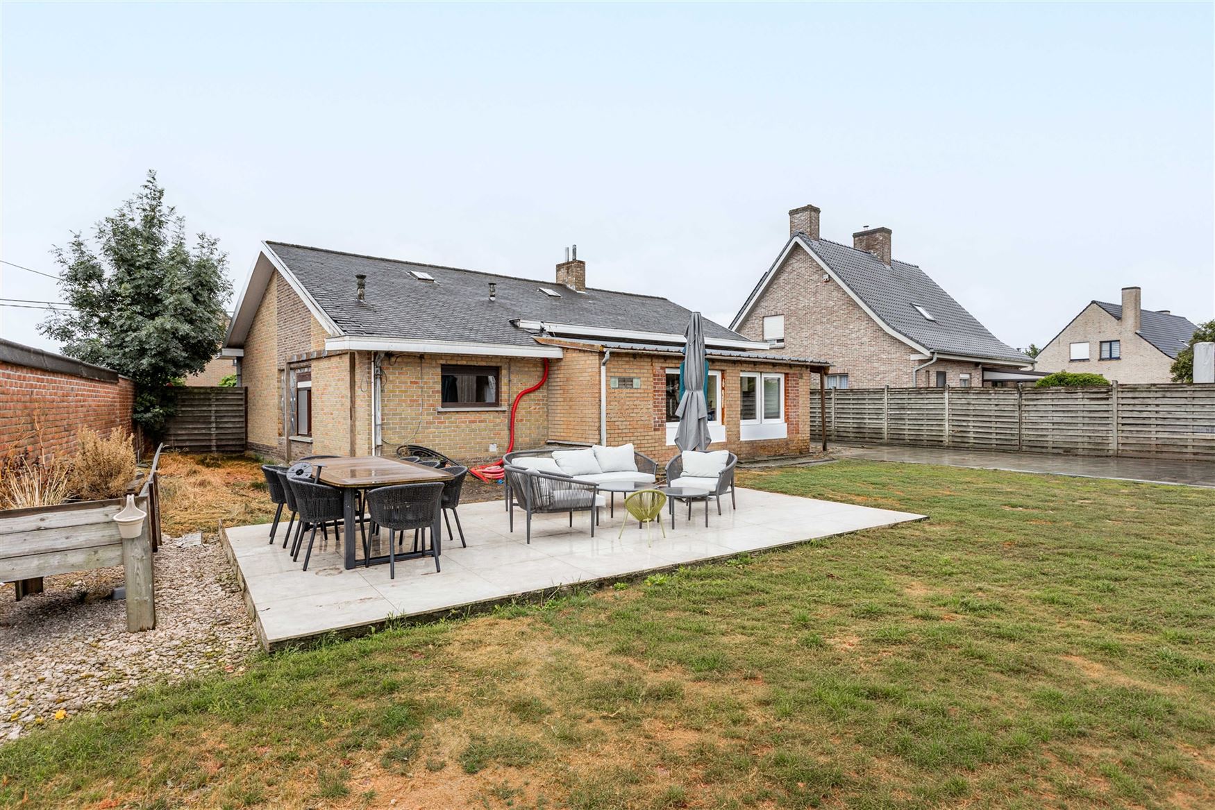 Een vrijstaande woning op 1.200 m², midden in een landelijke omgeving. Deze bungalow ligt in een kleinschalige cluster van acht woningen en biedt voo...