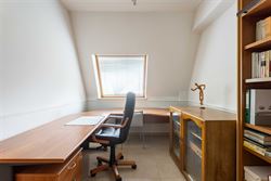 De ruimte van een woning, het gemak van een appartement. Op de vierde verdieping van residentie Green Palace ontvouwt zich maar liefst ca. 275 m² woo...