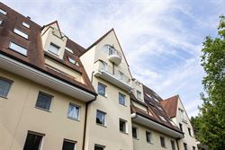 De ruimte van een woning, het gemak van een appartement. Op de vierde verdieping van residentie Green Palace ontvouwt zich maar liefst ca. 275 m² woo...