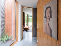Op de grens met Sint-Martens-Latem ligt deze karaktervolle villa op een prachtig perceel van 1.311 m². Gebouwd in 1999, grondig gerenoveerd en in 201...