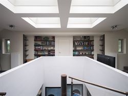 Op de grens met Sint-Martens-Latem ligt deze karaktervolle villa op een prachtig perceel van 1.311 m². Gebouwd in 1999, grondig gerenoveerd en in 201...