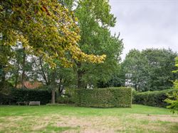 Op de grens met Sint-Martens-Latem ligt deze karaktervolle villa op een prachtig perceel van 1.311 m². Gebouwd in 1999, grondig gerenoveerd en in 201...