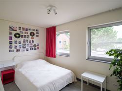 Op de grens met Sint-Martens-Latem ligt deze karaktervolle villa op een prachtig perceel van 1.311 m². Gebouwd in 1999, grondig gerenoveerd en in 201...