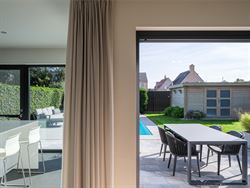 Instapklaar wonen met je eigen zomerplek in de tuin. In het rustige Vaarlaars in Lochristi ligt deze verzorgde halfopen gezinswoning uit 2011. Een ste...