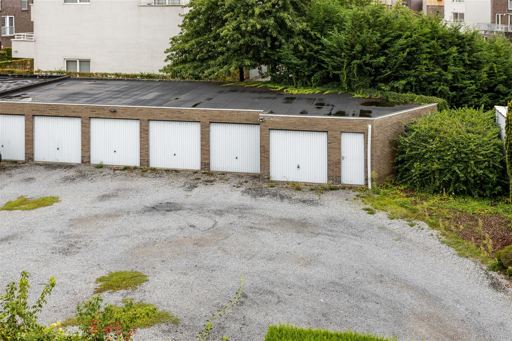 Drie slaapkamers, een royaal ruimtegevoel én de tram naar Gent op wandelafstand. Dit appartement in Zwijnaarde biedt veel meer dan de buitenkant doet...