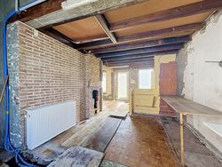 Wie ruimte, rust én renovatiepotentieel zoekt, vindt in de Maagdenstraat 63 in Ronse een bijzonder interessante basis. Rustig gelegen nabij het Muzie...