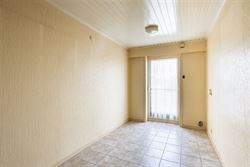 Drie slaapkamers, een royaal ruimtegevoel én de tram naar Gent op wandelafstand. Dit appartement in Zwijnaarde biedt veel meer dan de buitenkant doet...