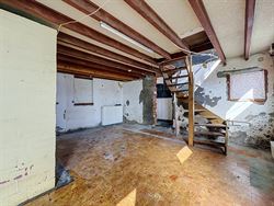 Wie ruimte, rust én renovatiepotentieel zoekt, vindt in de Maagdenstraat 63 in Ronse een bijzonder interessante basis. Rustig gelegen nabij het Muzie...