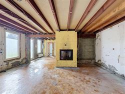 Wie ruimte, rust én renovatiepotentieel zoekt, vindt in de Maagdenstraat 63 in Ronse een bijzonder interessante basis. Rustig gelegen nabij het Muzie...