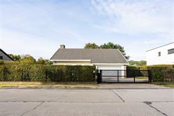 Zo’n huis waar veel gezinnen naar zoeken. En dat komt niet elke dag voorbij.

Vlak bij het centrum van Evergem ligt deze bijzonder verzorgde vrijs...