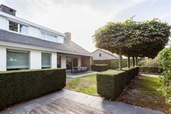Zo’n huis waar veel gezinnen naar zoeken. En dat komt niet elke dag voorbij.

Vlak bij het centrum van Evergem ligt deze bijzonder verzorgde vrijs...