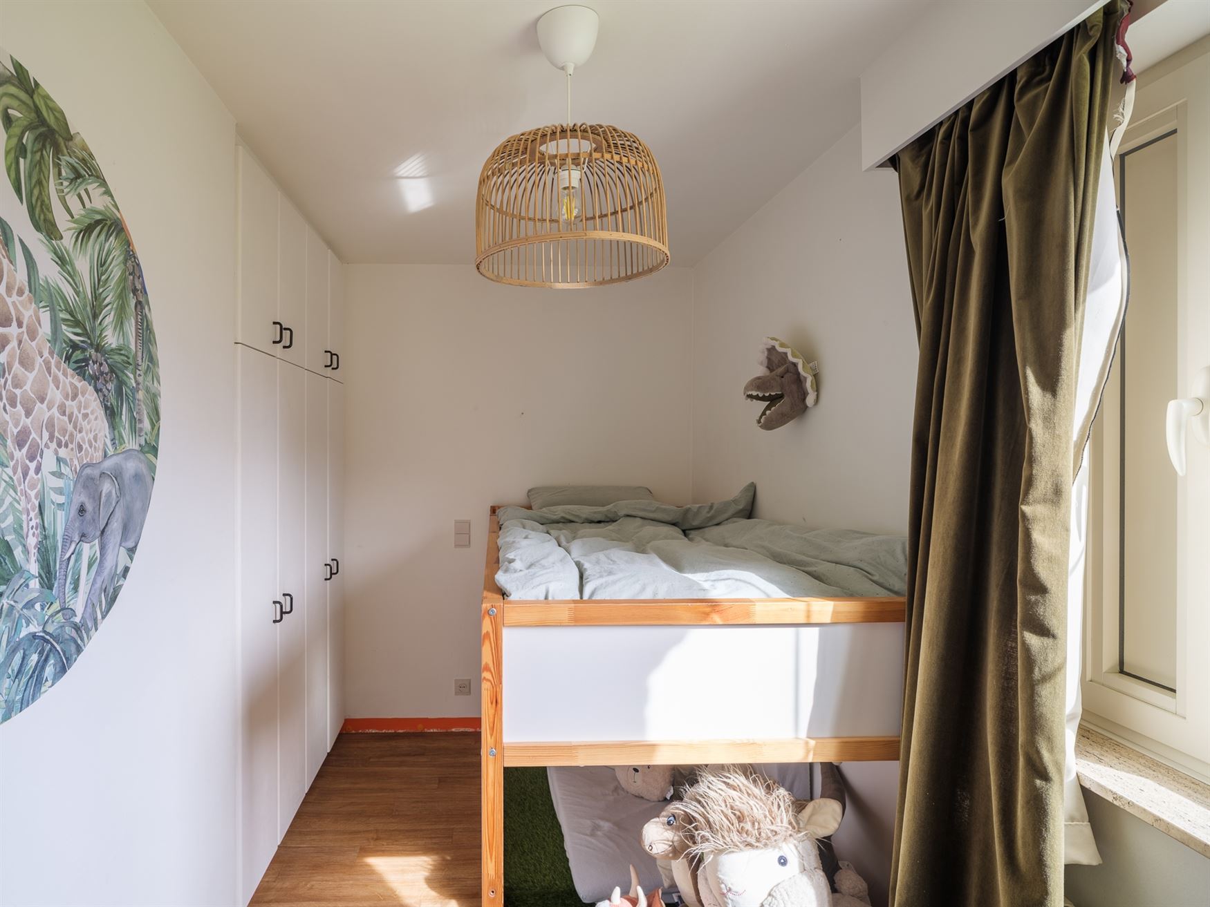 291 m² aan ruimte voor het gezinsleven. En voor jouw plannen.

In de geliefde Orkaanstraat in Roeselare ligt deze vrijstaande gezinswoning met 291 ...