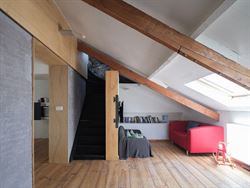 251 m² boven de stad. Ruimte, karakter en een uitgesproken eigenheid.

Verdeeld over twee verdiepingen overstijgt dit moeiteloos het klassieke appa...