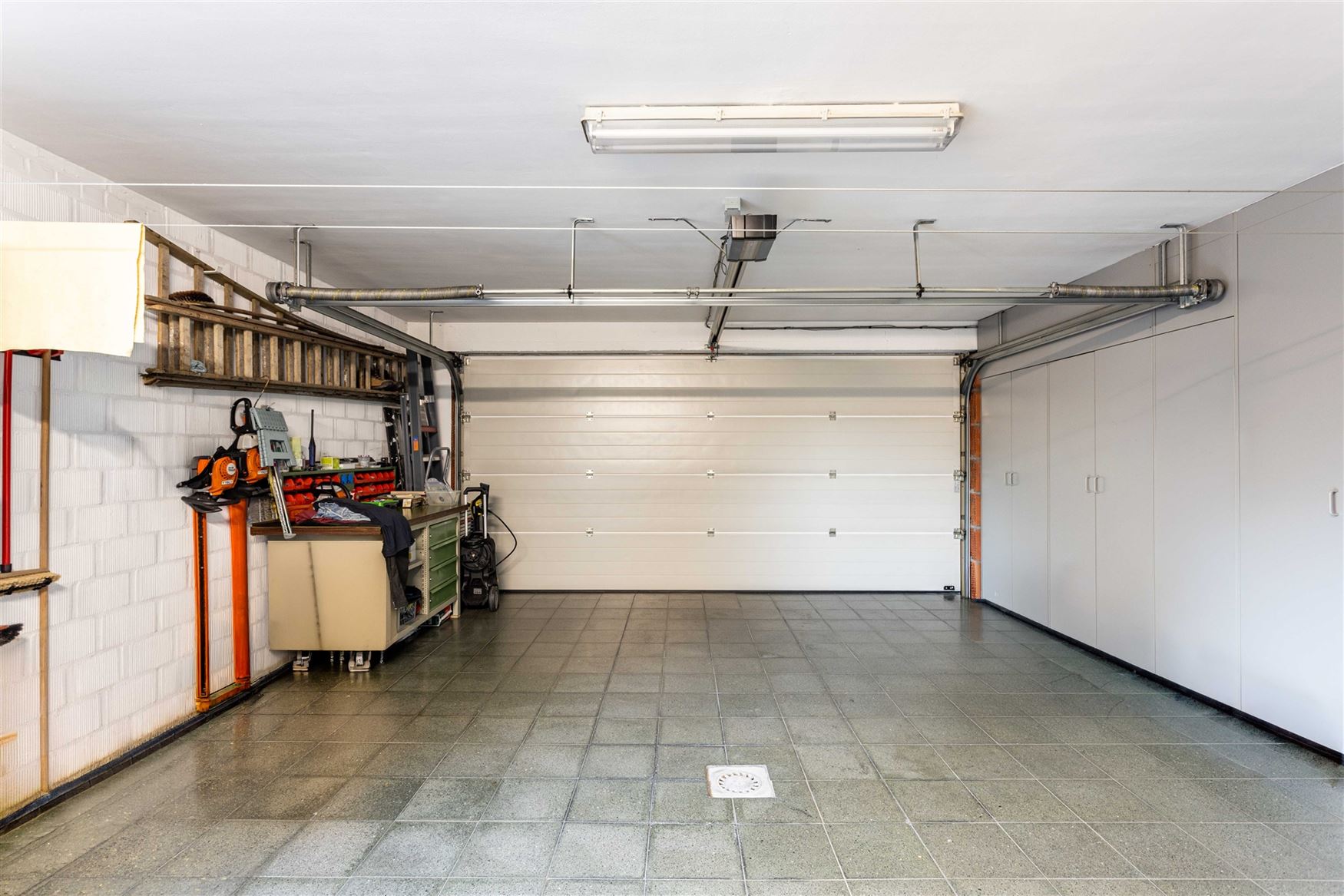 Zo’n huis waar veel gezinnen naar zoeken. En dat komt niet elke dag voorbij.

Vlak bij het centrum van Evergem ligt deze bijzonder verzorgde vrijs...