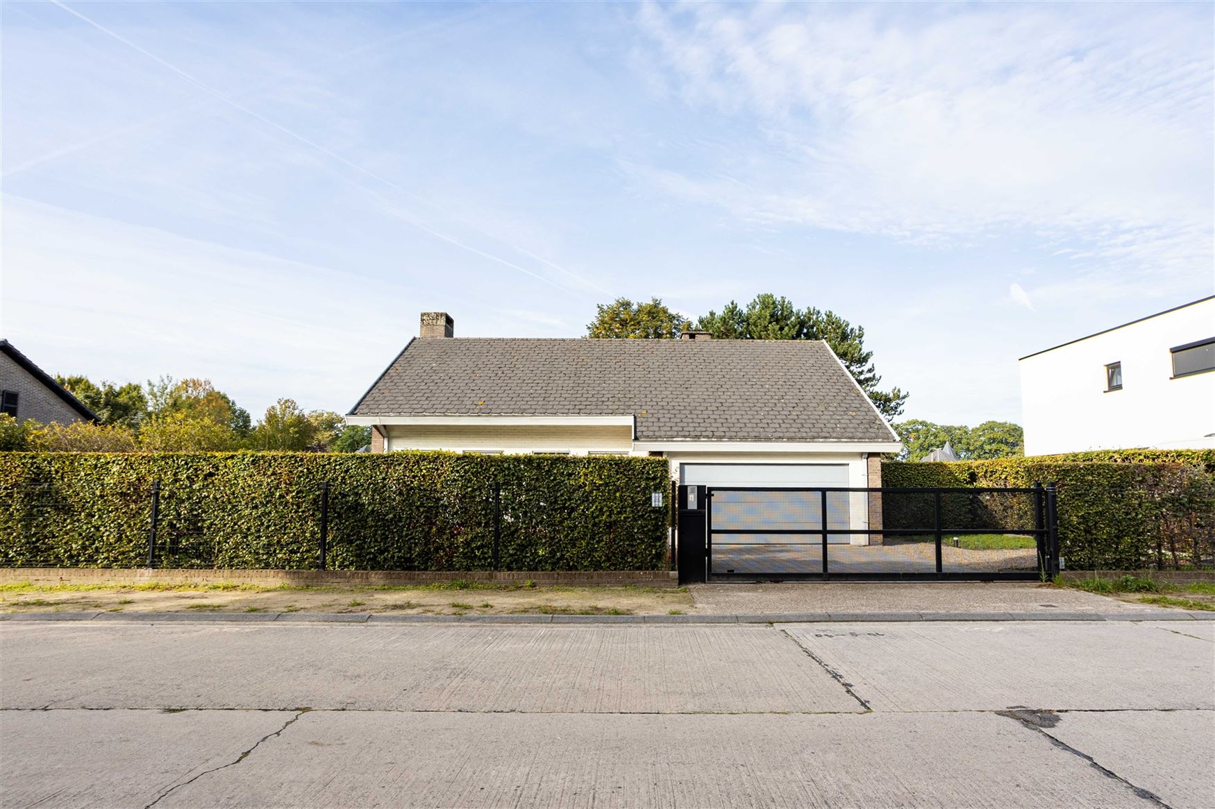 Zo’n huis waar veel gezinnen naar zoeken. En dat komt niet elke dag voorbij.

Vlak bij het centrum van Evergem ligt deze bijzonder verzorgde vrijs...