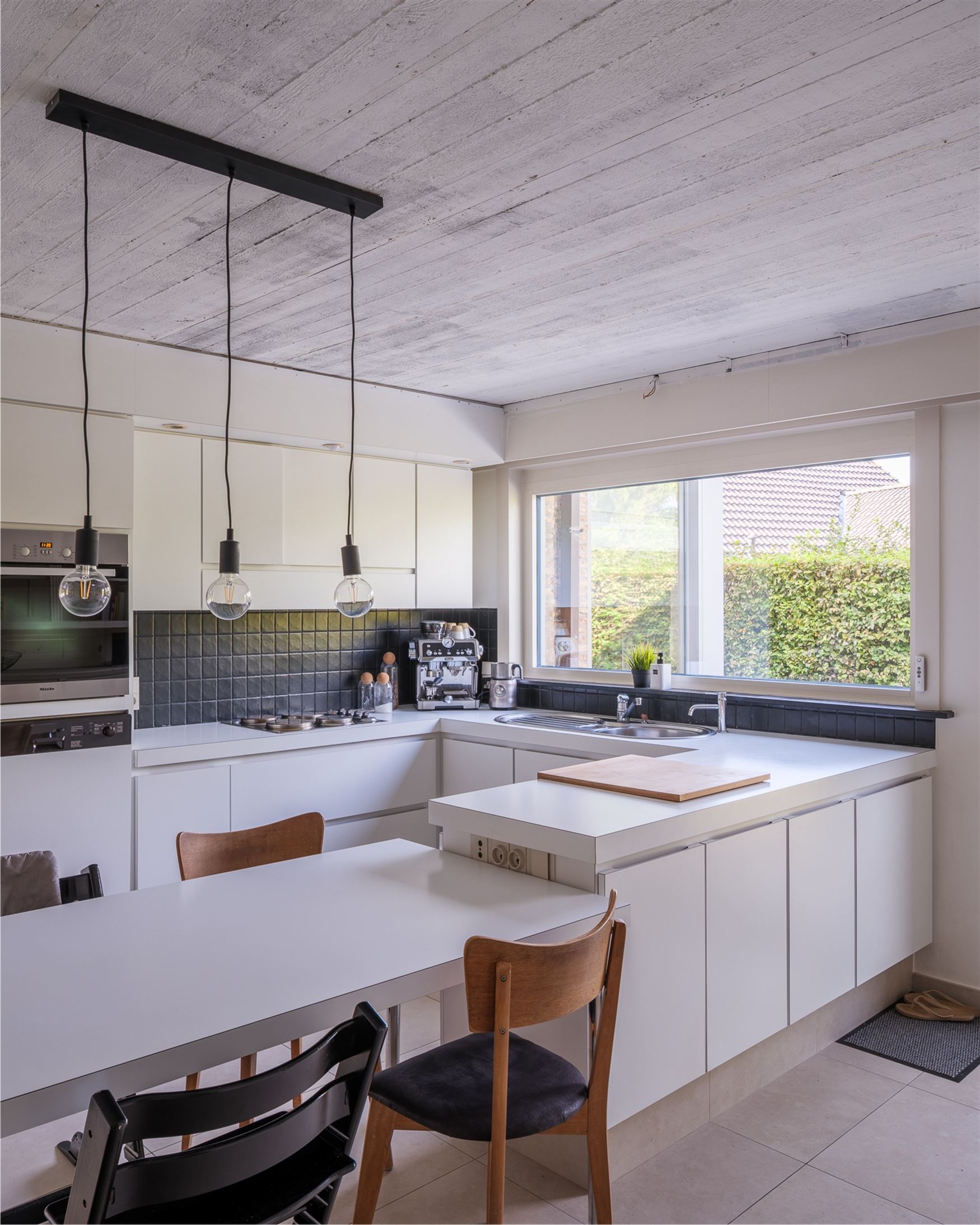 291 m² aan ruimte voor het gezinsleven. En voor jouw plannen.

In de geliefde Orkaanstraat in Roeselare ligt deze vrijstaande gezinswoning met 291 ...
