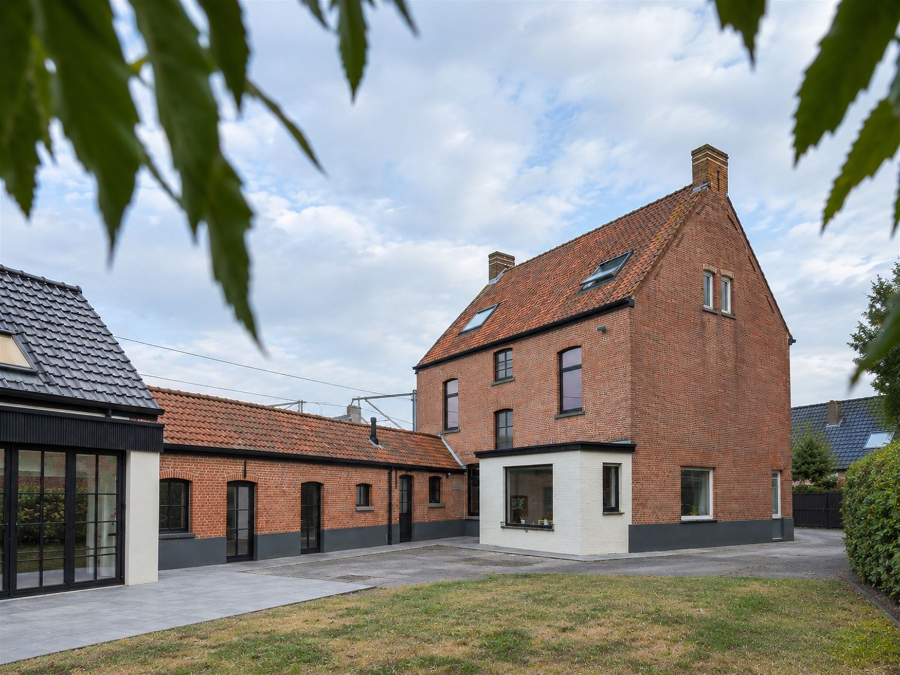 Dit is niet zomaar een woning met een link naar de wielergeschiedenis. Dit is de voormalige woning van Lucien Buysse, winnaar van de Tour de France va...