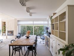 291 m² aan ruimte voor het gezinsleven. En voor jouw plannen.

In de geliefde Orkaanstraat in Roeselare ligt deze vrijstaande gezinswoning met 291 ...