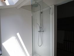 251 m² boven de stad. Ruimte, karakter en een uitgesproken eigenheid.

Verdeeld over twee verdiepingen overstijgt dit moeiteloos het klassieke appa...