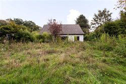 Groot denken begint hier.

In Eke wacht een domein van maar liefst 4.123 m² met een eigen bos. De bestaande villa is bestemd voor afbraak. Wat volg...