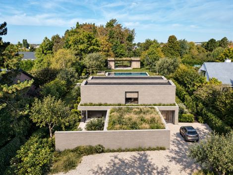 Een villa met jouw signatuur. Een eigen bos als decor.

In Eke krijgt jouw woondroom een indrukwekkend vertrekpunt: een domein van maar liefst 4.123...