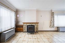 Een herkenbare retrolook. Alle ruimte voor een nieuwe woonvisie.

In het groene Sint-Maria-Aalter vind je deze vrijstaande woning met 146 m² woonop...