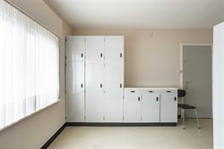 Een herkenbare retrolook. Alle ruimte voor een nieuwe woonvisie.

In het groene Sint-Maria-Aalter vind je deze vrijstaande woning met 146 m² woonop...