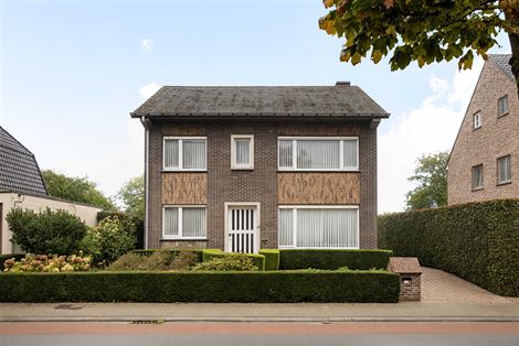 Een herkenbare retrolook. Alle ruimte voor een nieuwe woonvisie.

In het groene Sint-Maria-Aalter vind je deze vrijstaande woning met 146 m² woonop...