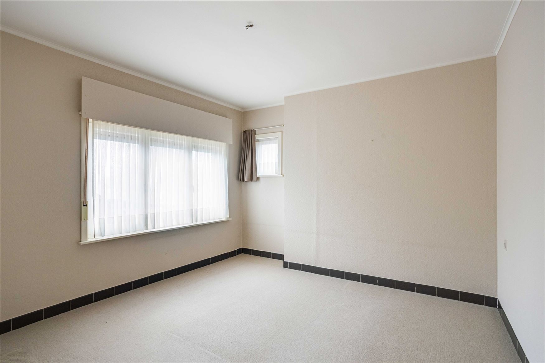 Een herkenbare retrolook. Alle ruimte voor een nieuwe woonvisie.

In het groene Sint-Maria-Aalter vind je deze vrijstaande woning met 146 m² woonop...