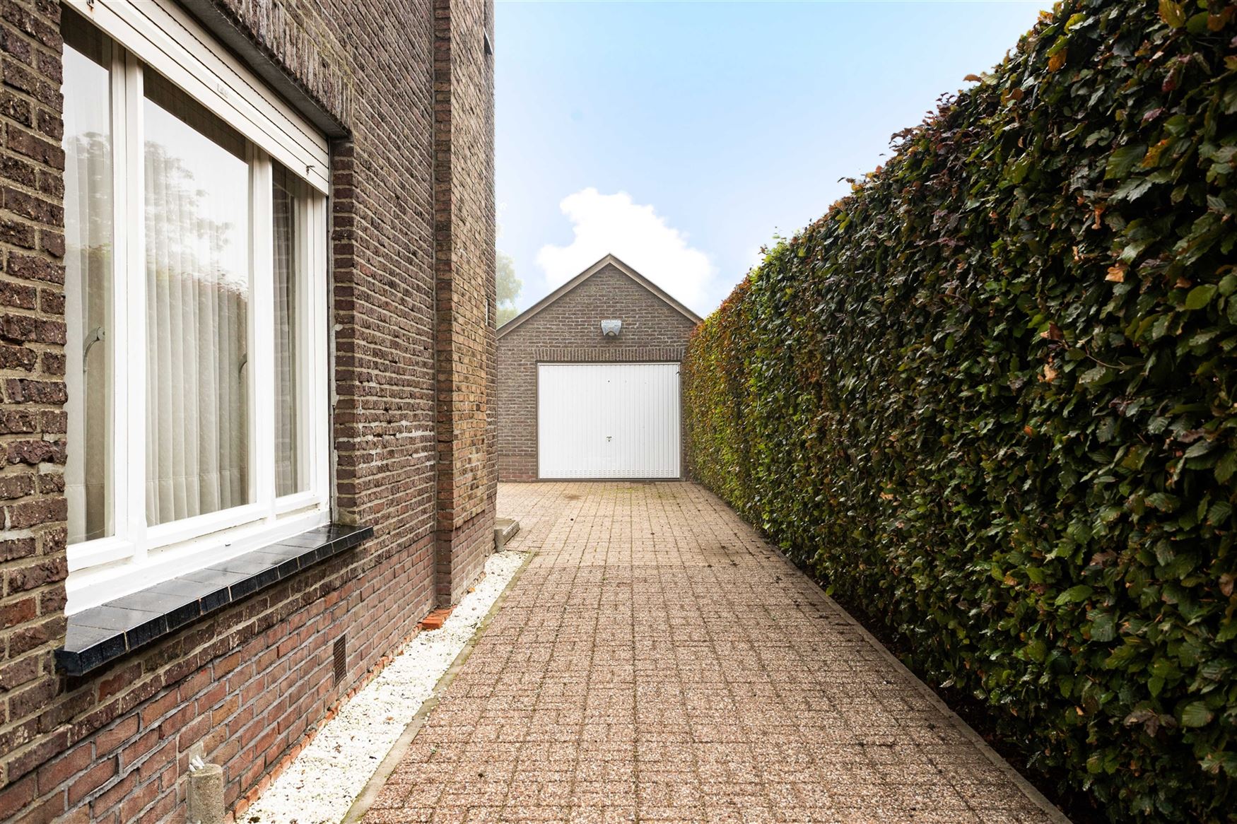 Een herkenbare retrolook. Alle ruimte voor een nieuwe woonvisie.

In het groene Sint-Maria-Aalter vind je deze vrijstaande woning met 146 m² woonop...