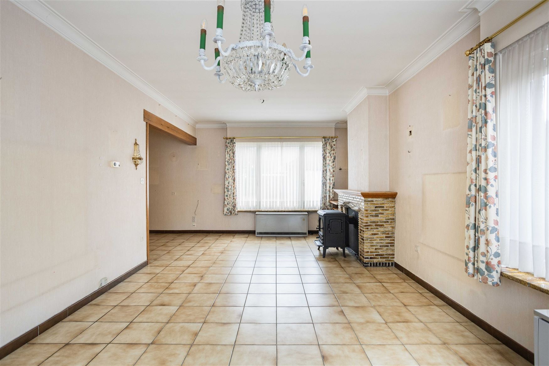 Een herkenbare retrolook. Alle ruimte voor een nieuwe woonvisie.

In het groene Sint-Maria-Aalter vind je deze vrijstaande woning met 146 m² woonop...